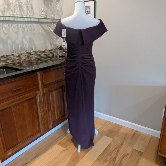 NEW Xscape Solid Side Ruched High Slit Off Shoulder Maxi Long Formal Gown Size 8 - Picture 3 of 10
